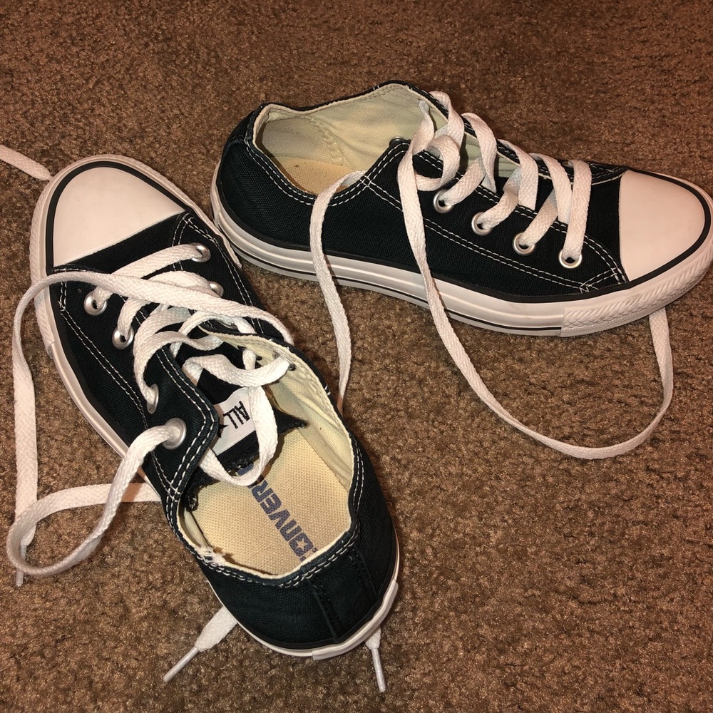 Women’s Converse size 6
